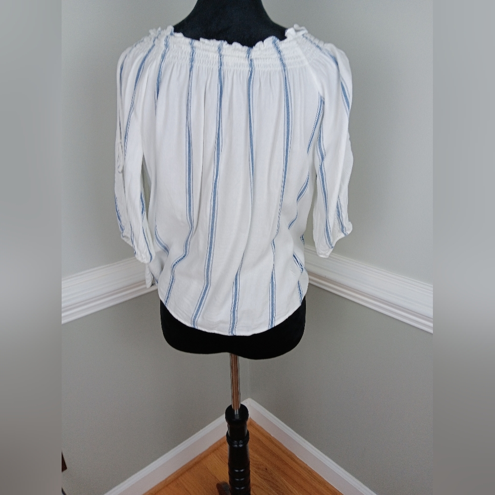 Loose fitting, slit sleeved, rounded neckline blouse - Picture 5 of 8